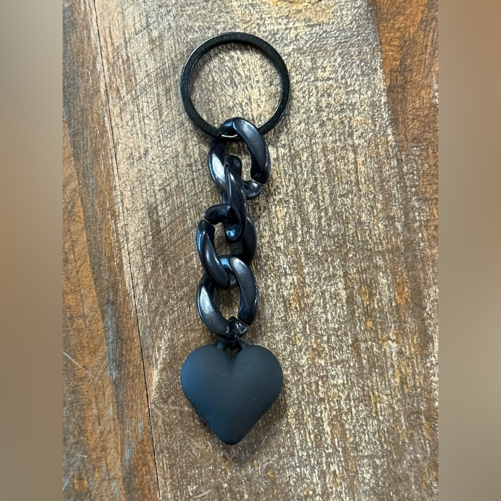 Black Heart Chain Charm NWT‎